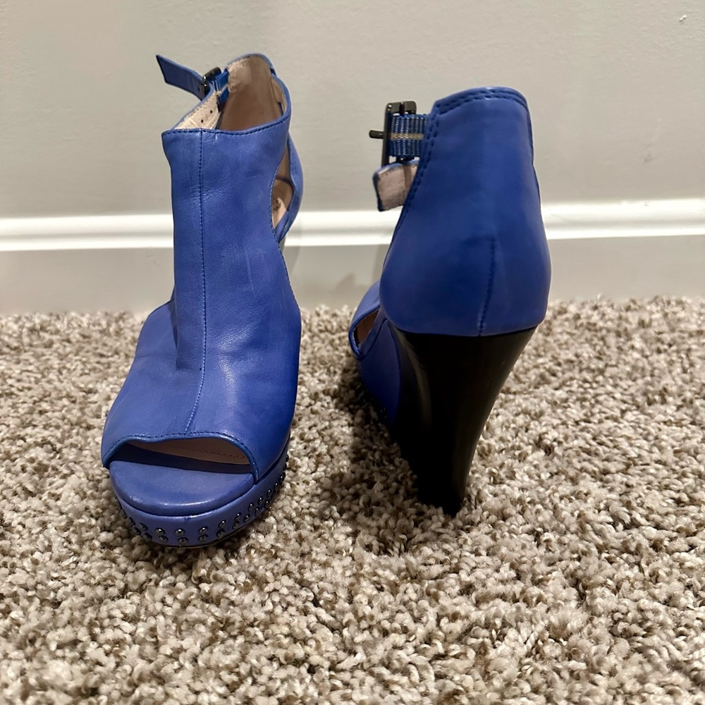Vince Camuto Blue Wedge Shoes with Elegant Design